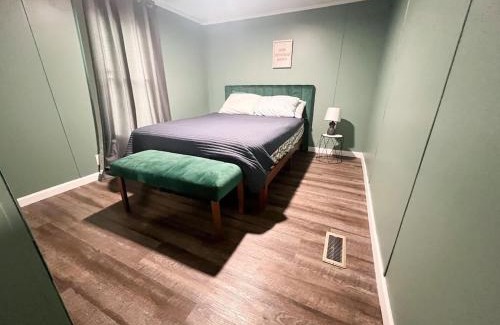 Crane Hill Maison | Pet Friendly! Lakefront - Crooked Creek Retreat