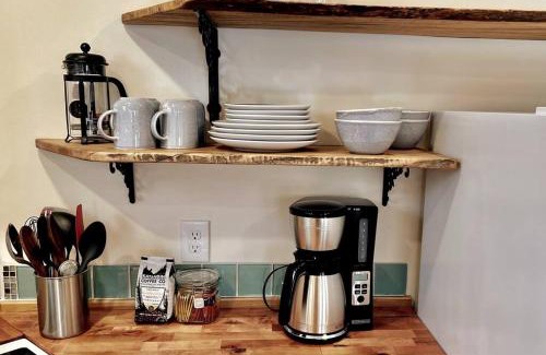 Blue Hill Maison | LadySlipper - Cozy Cottage with Sunrise Views