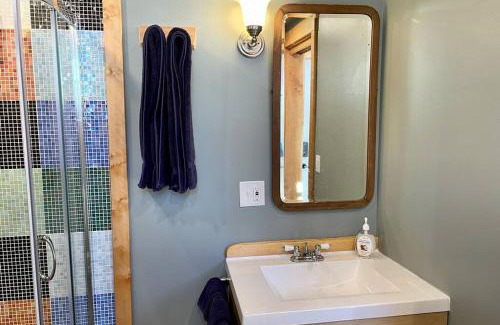 Blue Hill Maison | LadySlipper - Cozy Cottage with Sunrise Views