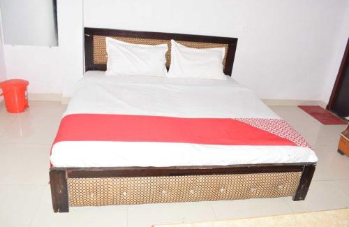 Hapur Hôtel | OYO 70192 Hotel Shine Cafe
