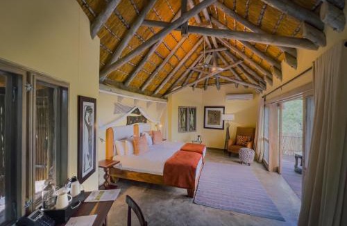 Okaukuejo Cabine | Ongava Lodge
