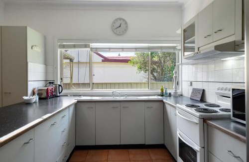 Budgewoi Maison | Cute and Relaxed Holiday Home - Close to Beach
