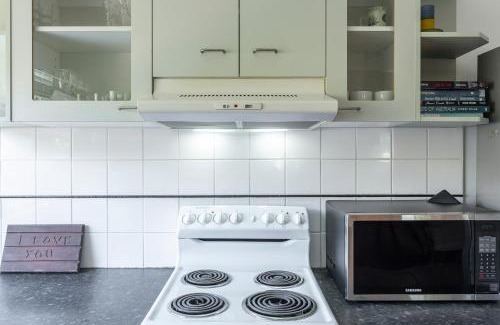 Budgewoi Maison | Cute and Relaxed Holiday Home - Close to Beach