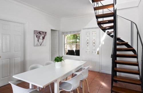 Budgewoi Maison | Cute and Relaxed Holiday Home - Close to Beach