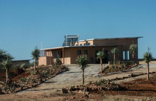 Otjiwarongo Cabine | Cheetah View Lodge