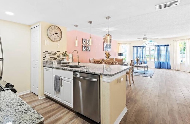 Orlando/Disney Renovated Bright 3br Condo With Pool near Disney