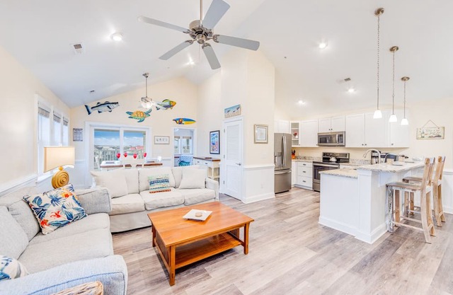 On Special - Canal Front Penthouse Suite in Slash Creek with Resort Amenities an