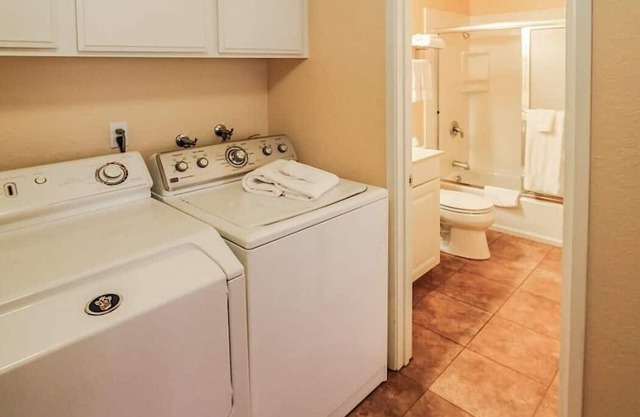 Lake Arrowhead Chalets - 3 Bedroom W/ Full Kitchen/ Sleeps 8