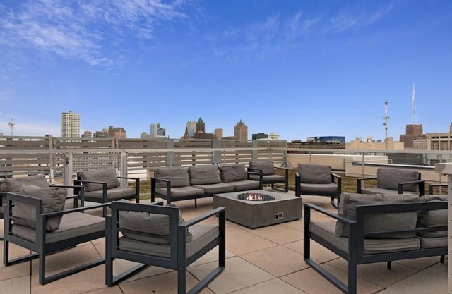 Milwaukee | Charming 1BD/1BA Downtown Apartment