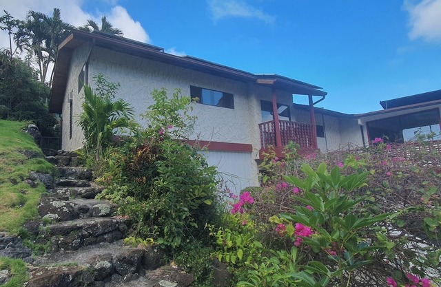 NEW Beautiful house with waterfall, koi pond and tropical garden