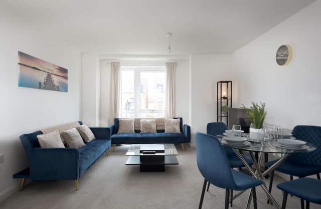 Beautiful 4 Bed Flat In Milton Keynes With Parking