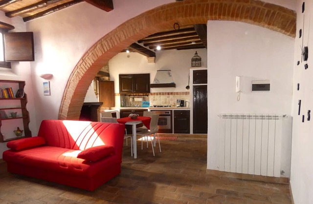 ESCAPPO IN UMBRIA, Porta leone
