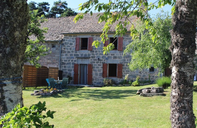GITE "de FRANCE" IN NATURE, OLD FARM, HIKING, RELAXATION IN AUBRAC