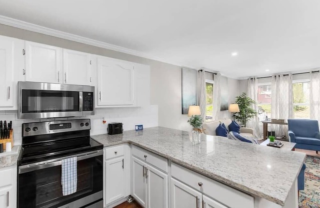21st Street Evergreen Charm