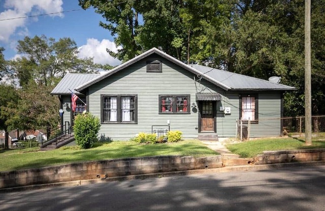 4th Ave East Lake Stunner