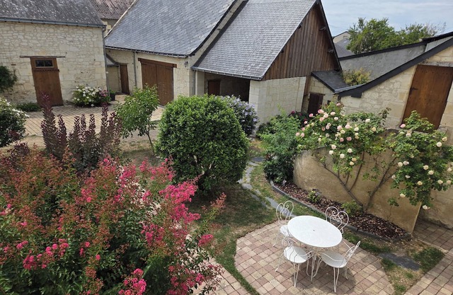 AU PIED DU LAVOIR