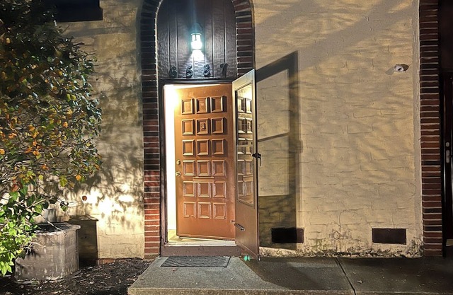 Cozy 2-bedroom 3 queen bed, condo with WiFi, AC in amazing Reynoldsburg