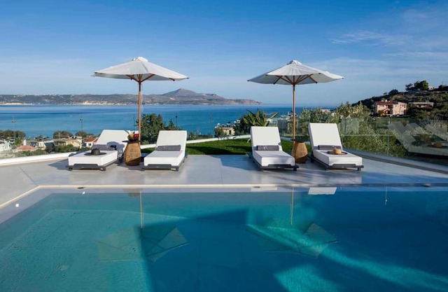 Spacious Villa With Sea View Balconies