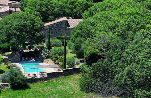 Grenadier Superb duplex gîte in the heart of an 18th-century sheepfold a stone's throw from Uzès