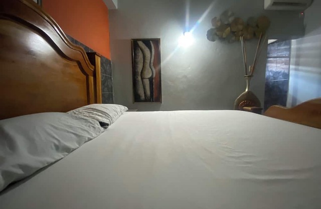 Charming cottage with AC and WiFi in tranquil Port Antonio