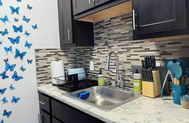Newly Renovated - Beautiful 5 Star Apartment