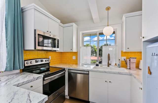 #HabitueHomes - Sunshine Clubhouse - Sunset Park!