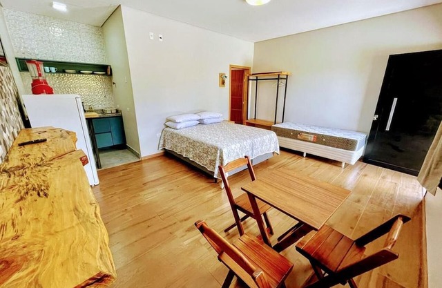 SONHO EM CAMPOS: CASA COM 2 LOFTS PERTINHO DA DUCHA DE PRATA