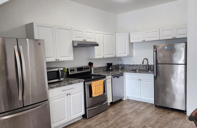 Modern Townhouse for Rent: 9 Bedrooms, Flexible Options Starting at 950!