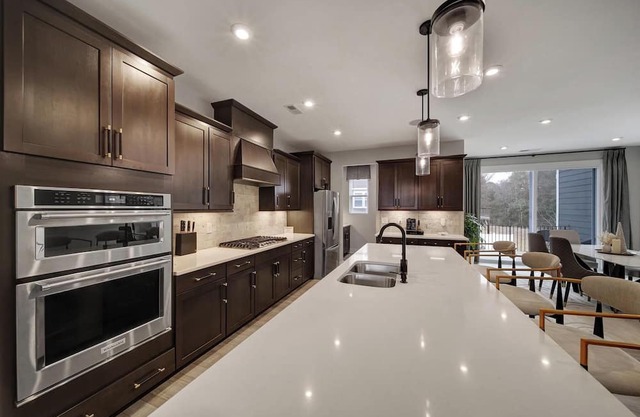 Peaceful & Spacious Modern 4-bedroom townhome in Charlotte-Ideal for Groups