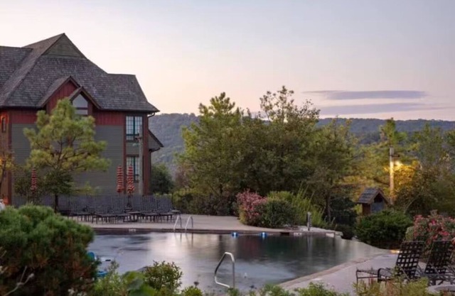 Cozy condo in awesome Ridgedale with AC, WiFi, fitness room