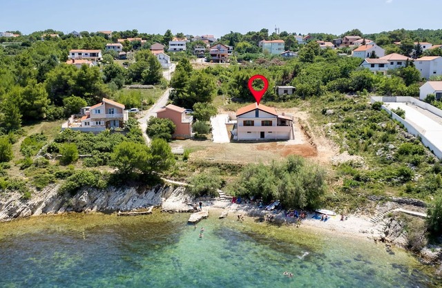 Beautiful private villa for 4 guests with WIFI, A/C, TV, terrace and parking