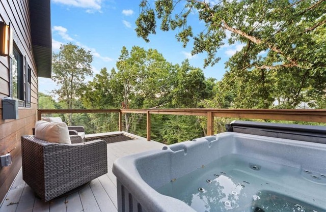 The Constellation Aries - Romantic-Steam Shower-Hot Tub-Table Rock Lake