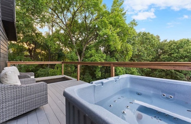 The Constellation Orion - Romantic-Steam Shower-Hot Tub-Table Rock Lake