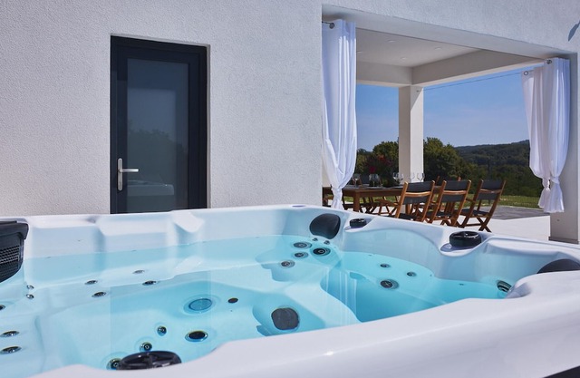 Enjoy a luxurious holiday in this stylish holiday home.