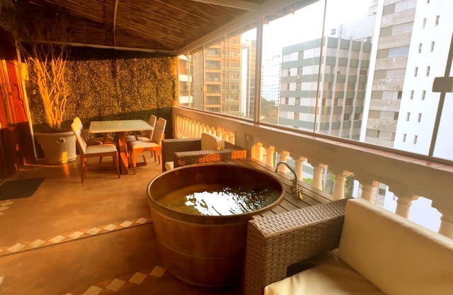 Coverage with Hot Tub in Itaim