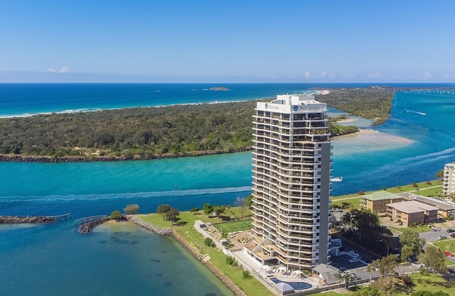 Seascape Apartments Unit 802 Central Tweed Heads with abundant water views, Wi-Fi Included