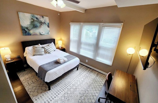 Charming Private Room in a Quiet Shared House