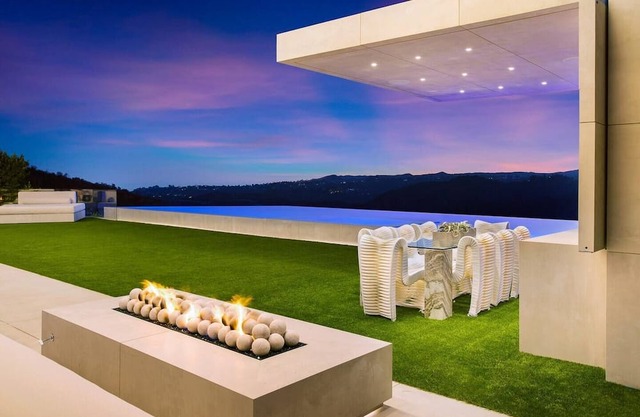 Brand New immaculate modern home with incredible never to be disturbed panoramic views.