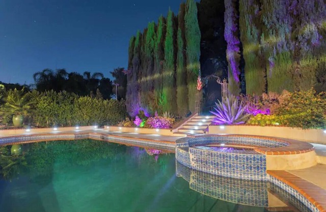 Privet Country Club House 4bed 3bath Office, WiFi, Fitness, Pool, Spa in L.A.
