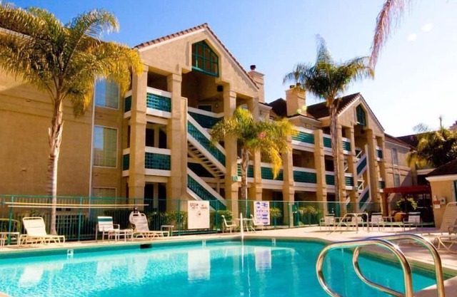 4 Charming Suites w/Pet-Friendly Rooms, BBQ Area & Fresh Breakfast