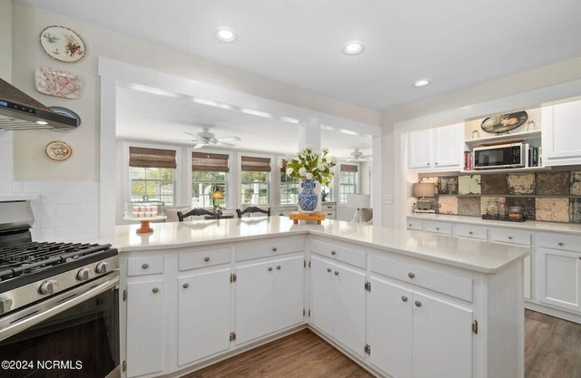 Luxury at the Water, enjoy the bikes, kayaks, volleyball, and shared dock that is a short walk away.