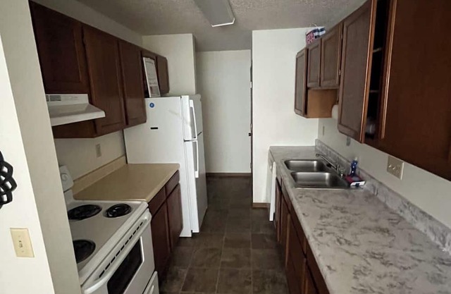 Cozy 1-bedroom apartment in pleasant Bismarck with AC, patio