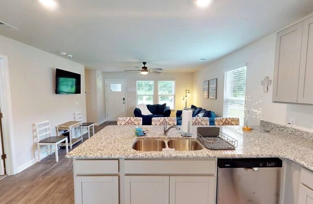 Minutes from Ocean Isle Beach and Sunset Beach North Carolina-Simply Blessed