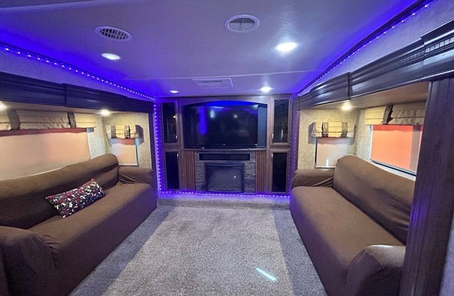 Spacious Luxury RV Glamping Experience @ KHP