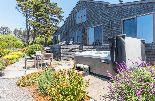 Sea Pebble – A Sea Ranch Retreat for 6! Stunning Views w/Private Hot Tub