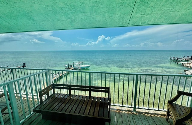 Luna Beach House Waterfront Townhouse in the Middle Keys