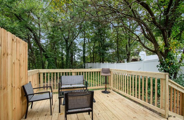 Charming 3 bedroom house in enjoyable Baltimore with WiFi, AC