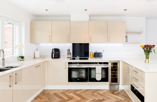 CV37 7FA 9 Sid Courtney Way, Tiddington · Large & Modern 4Bed Family Home | Pass The Keys