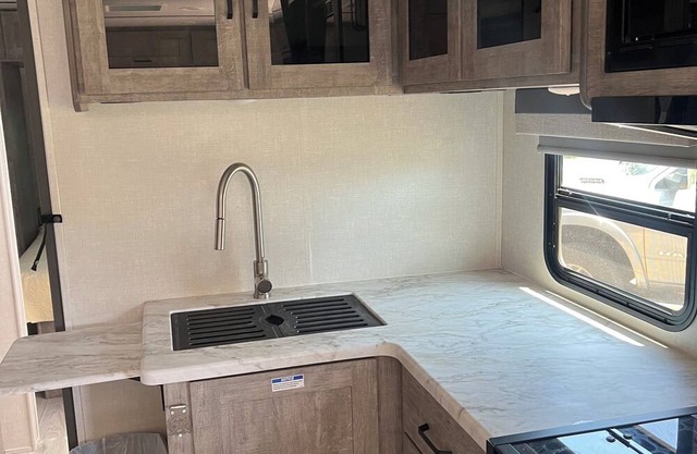 Cozy & Spacious Grand Surveyor Glamping Experience