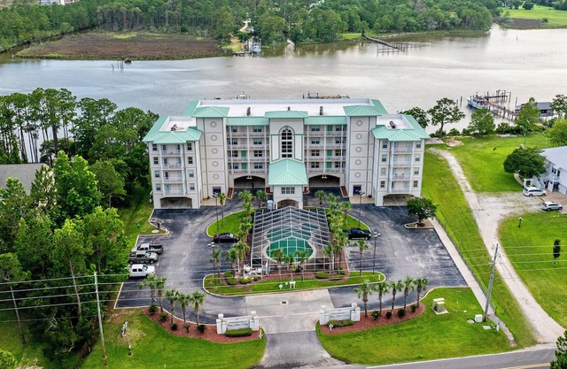 Boat Slip – Stay Monthly at an Oyster Bay Retreat!